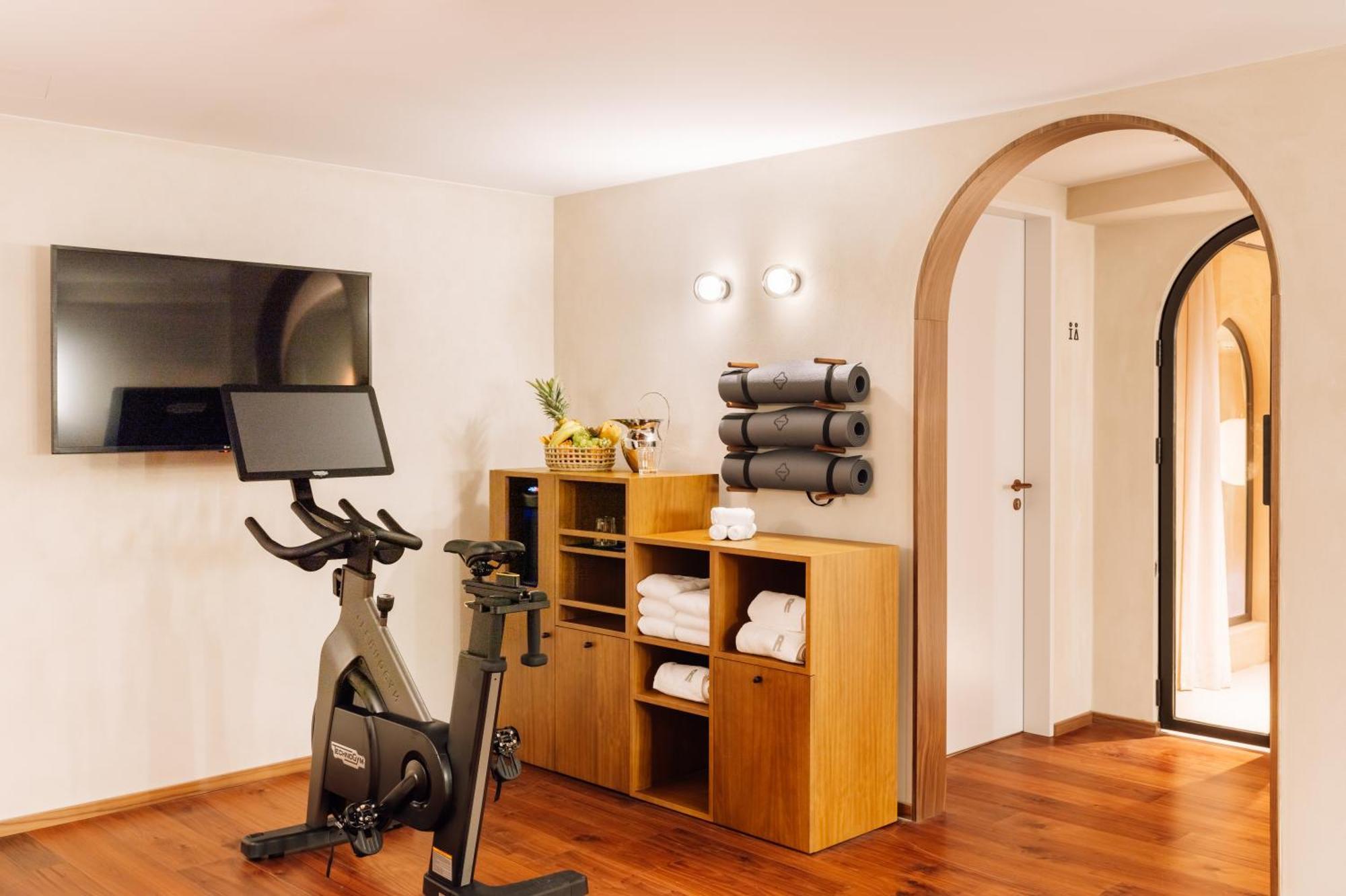 The Rebello Hotel & Spa - Small Luxury Hotels Of The World Vila Nova de Gaia Exterior foto The gym at the Hotel